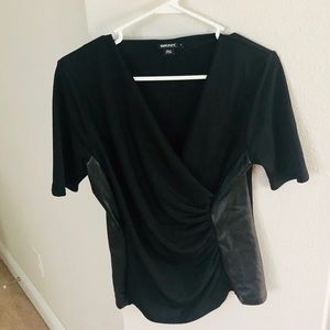 DKNY 3/4 sleeve black VNeck top size M